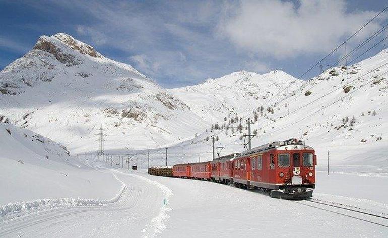 Bir başkadır tren yolculuğu