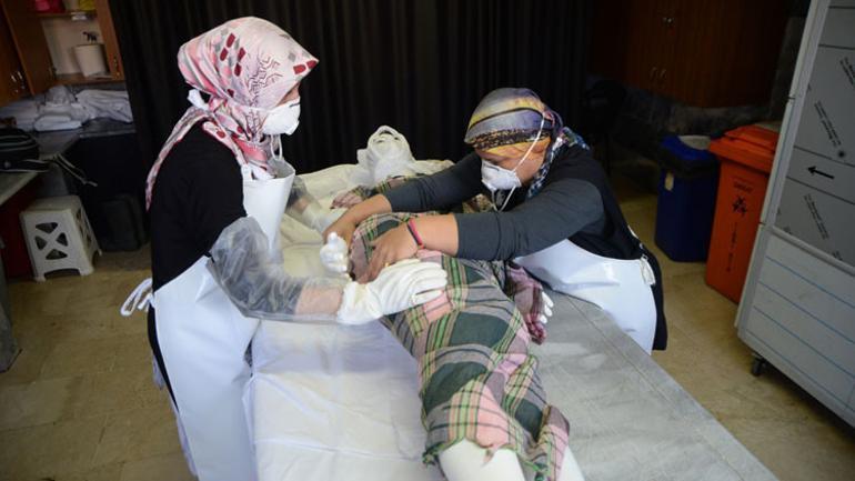 Son dakika haberi: Koronavirüs cenazeleri böyle yıkanıyor Gassallar detayları anlattı..