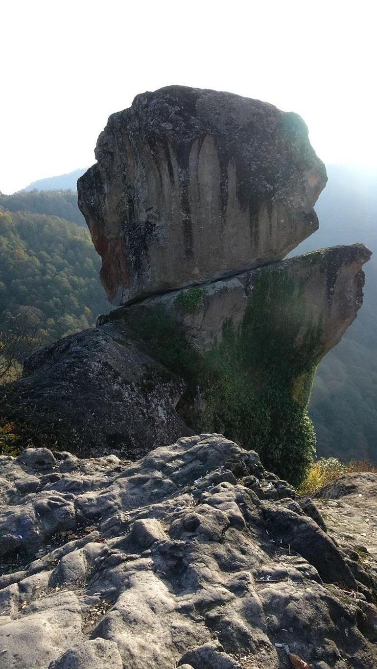 Giresun'da sıra dışı 'gelin kayası' ilgi çekiyor