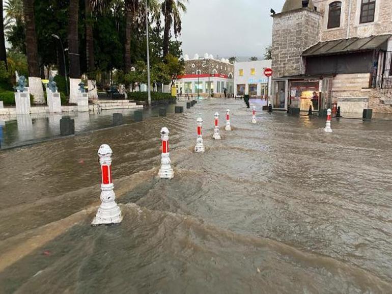 Hayat felç oldu! Cadde ve sokaklar göle döndü - Son Dakika Haberler