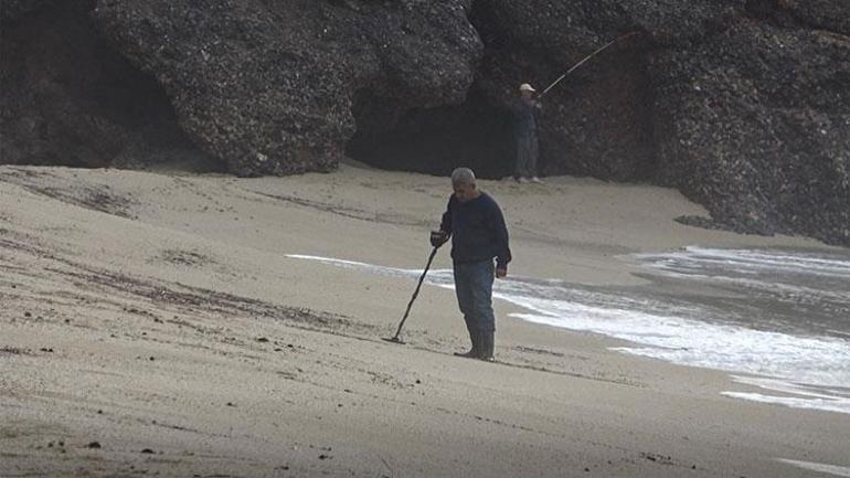 Latest news ... Interesting pictures ... Treasure hunters land on the beach