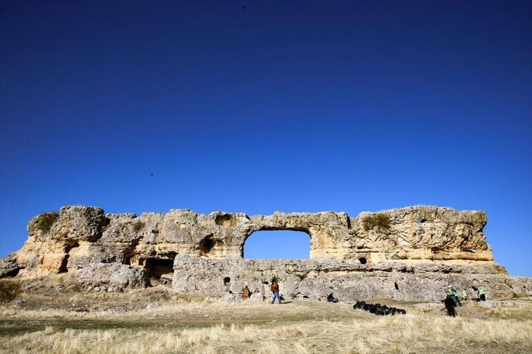 'Peygamberler diyarı' olarak anılan Eğil'in asırlık tünelleri turizme kazandırılıyor