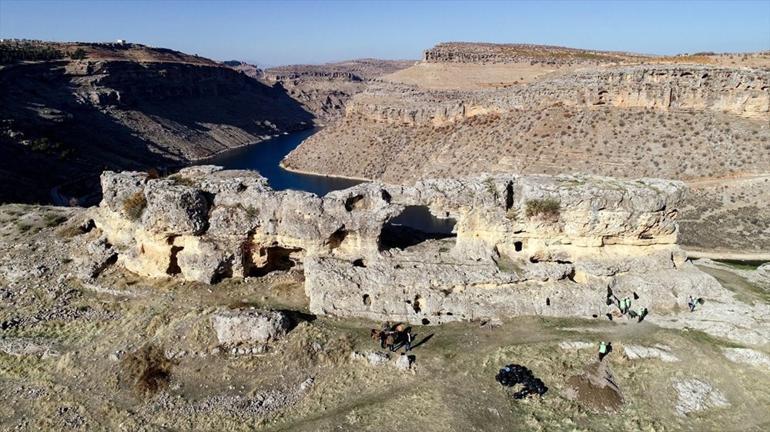 'Peygamberler diyarı' olarak anılan Eğil'in asırlık tünelleri turizme kazandırılıyor