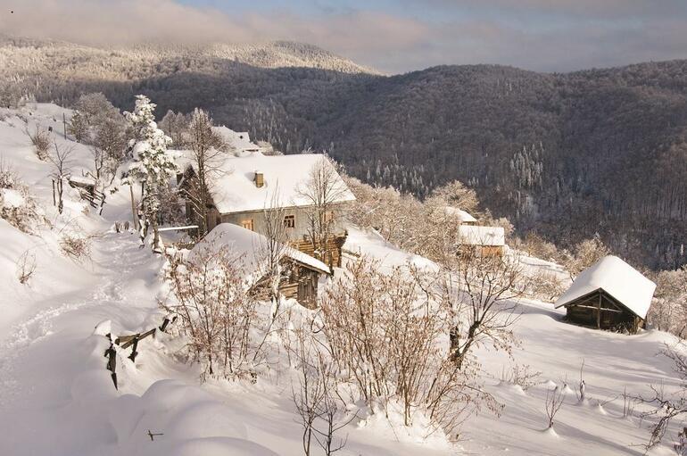 Yılın ilk kar taneleri düşerken en romantik manzaralı 10 adres