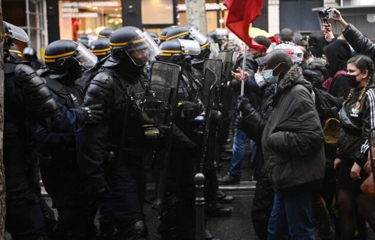 Son dakika haberleri... Fransa’daki protestolarda binlerce kişi sokaklara döküldü: 142 kişi gözaltına alındı