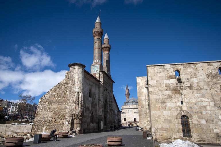 Anadolu'nun en abidevi medreselerinden Sivas Çifte Minareli Medrese