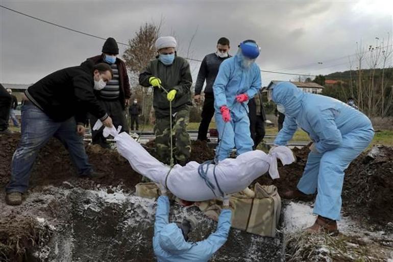 Son dakika...İran'da koronavirüs salgınına ilişkin korkutan görüntüler ortaya çıktı