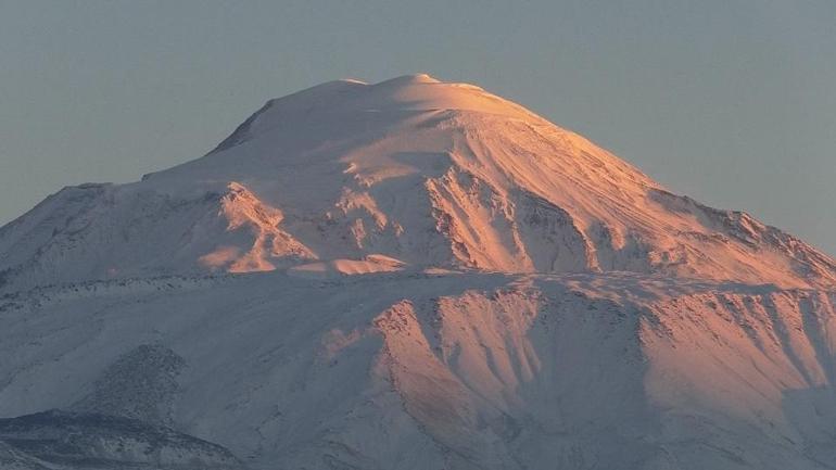 Ağrı Dağı görüntüsü ile hayran bıraktı