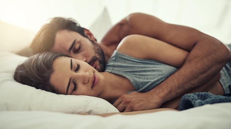 Mutlu Çiftlerin Uyumadan Önce Yaptığı 10 Şey