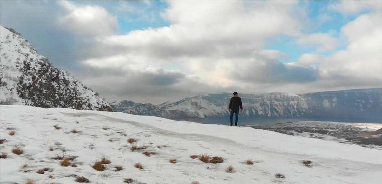 Dünyanın ikinci büyük krater gölü: Nemrut... Kış görüntüsüyle kendine hayran bırakıyor