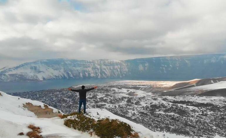 Dünyanın ikinci büyük krater gölü: Nemrut... Kış görüntüsüyle kendine hayran bırakıyor