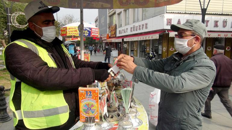 Son dakika... Bayilerin önünde kuyruk oluştu! Hatay’da Milli Piyango biletlerine yoğun ilgi