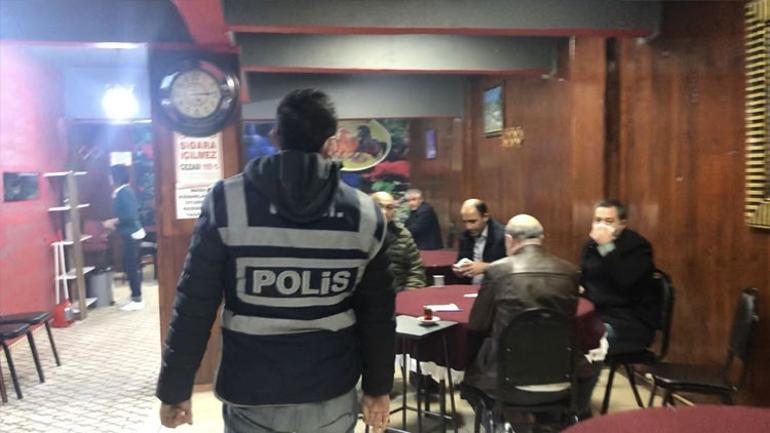 Son dakika... Polis baskınında şaşırtan an Masanın altından çıktı...