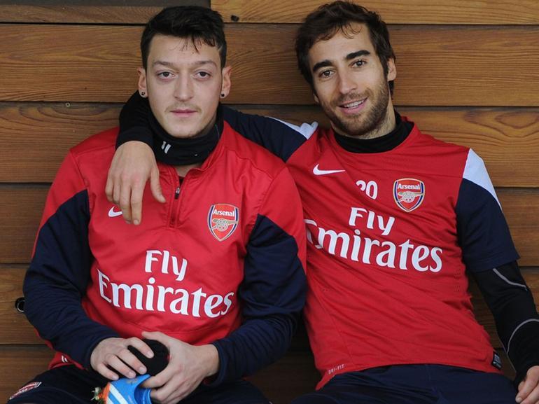 Mesut Özil, Mathieu Flamini ve Kieran Gibbs'ten 40 bin kişiye Noel yemeği