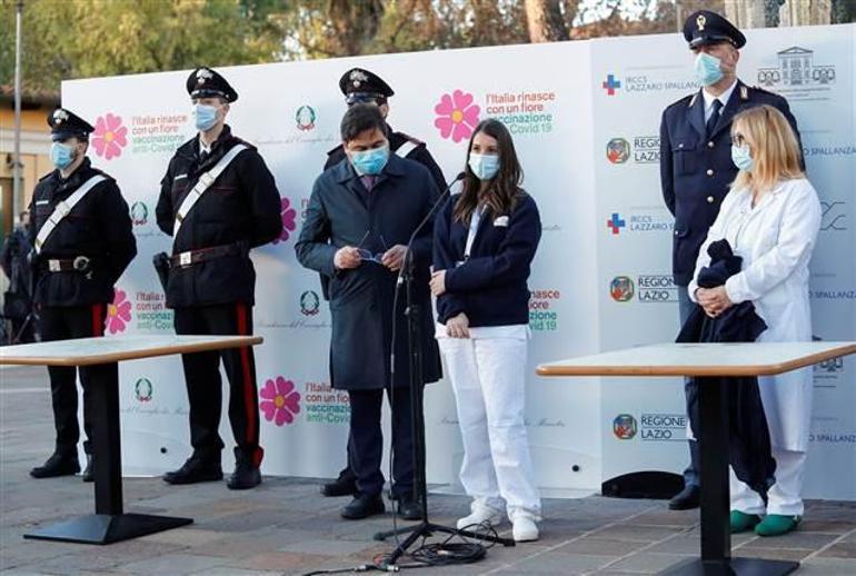 İtalya'da ilk koronavirüs aşıları uygulanmaya başlandı