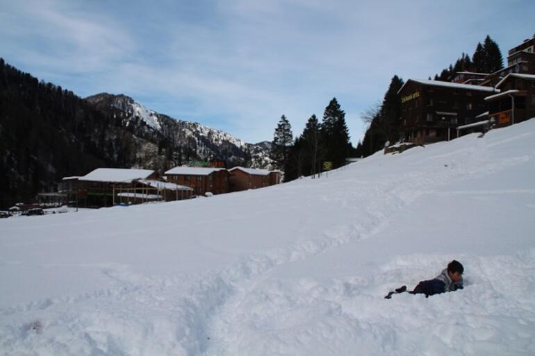 Karla kaplı Ayder Yaylası, en sessiz kış mevsimini geçiriyor