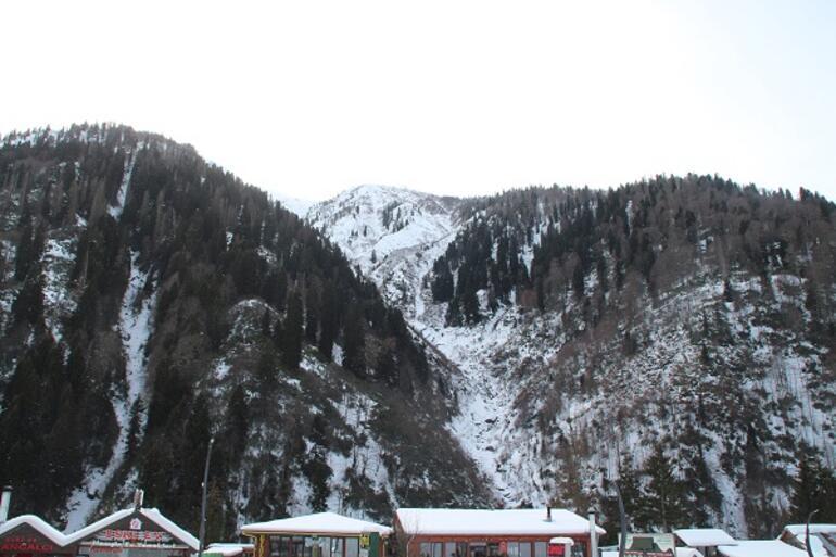 Karla kaplı Ayder Yaylası, en sessiz kış mevsimini geçiriyor