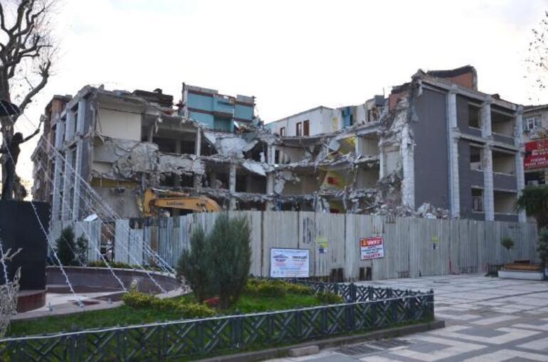 Avcılar Belediye binası yıkılıyor Demir miktarı şaşırttı: Ayakta kalması mucize