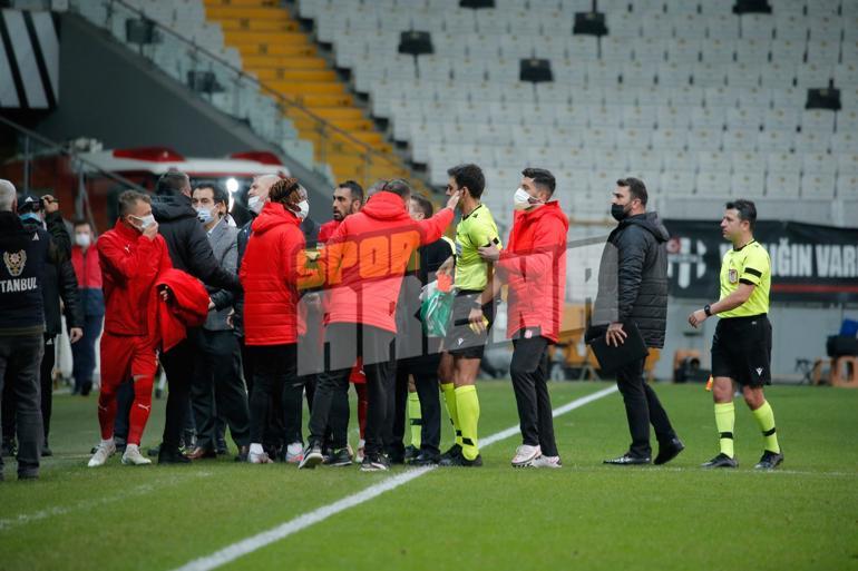 Beşiktaş - Sivasspor maçında Hakan Arslanın kırmızı kartı Avrupada da gündem oldu Arda Kardeşler...