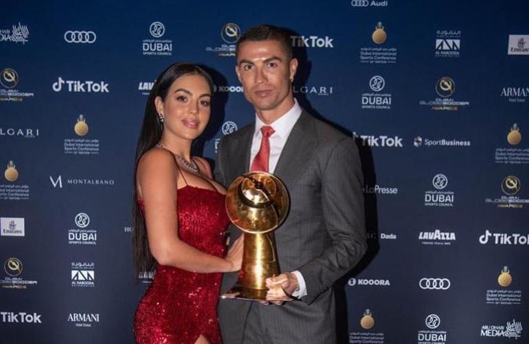 Cristiano Ronaldo toplumsal medyada 500 milyon takipçiye yaklaştı