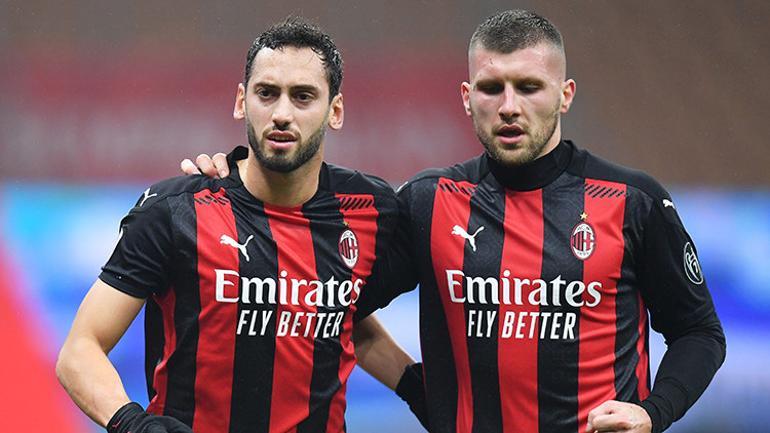 Milan'da Hakan Çalhanoğlu tarihe geçti! 2020 yılının en iyisi...