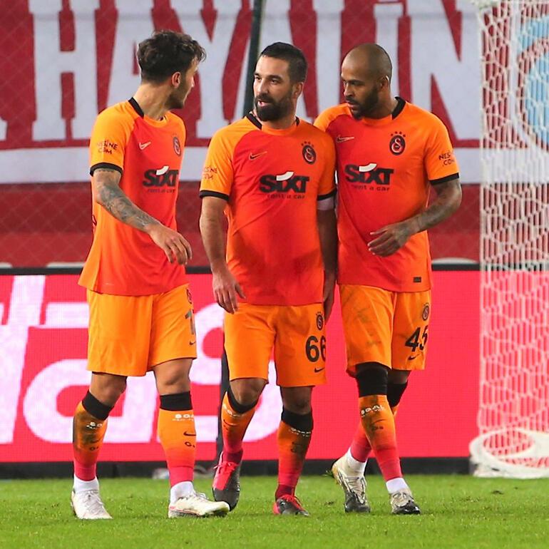 Galatasaray'da 3 yıldızın ücreti Radamel Falcao'nun 2 aylık maaşı bile değil
