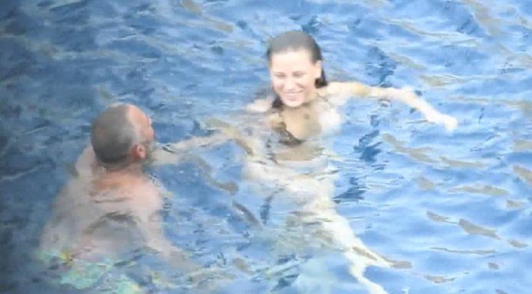 Cem Yılmaz, eski sevgilisi Serenay Sarıkaya'yı takip etmeyi bıraktı