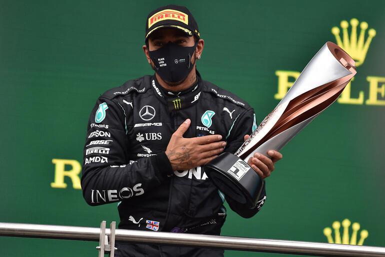 Formula 1 şampiyonu Lewis Hamilton'a 'Sir' unvanı verildi!