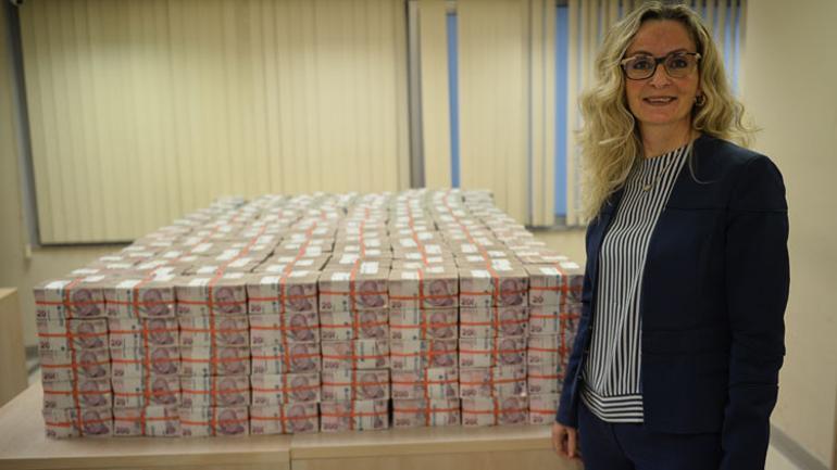 Milli Piyango tarihinin en büyük ikramiyesi sergilendi...