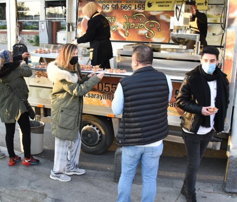 Şarkıcı Tuğba Özerk, Bebek’te lokma dağıttı