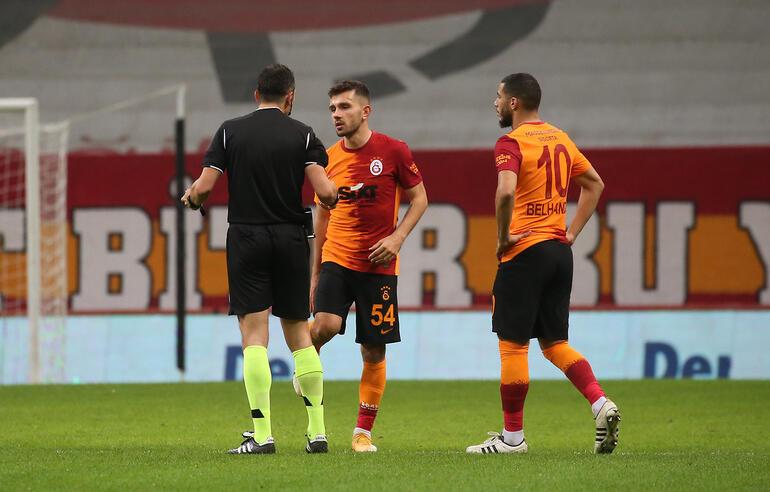 Galatasaray-Antalyaspor maçında kırmızı kart kararı sonrası ortalık yıkıldı! Sosyal medya ikiye bölündü