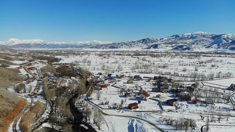 Munzur Gözeleri'nde kış güzelliği