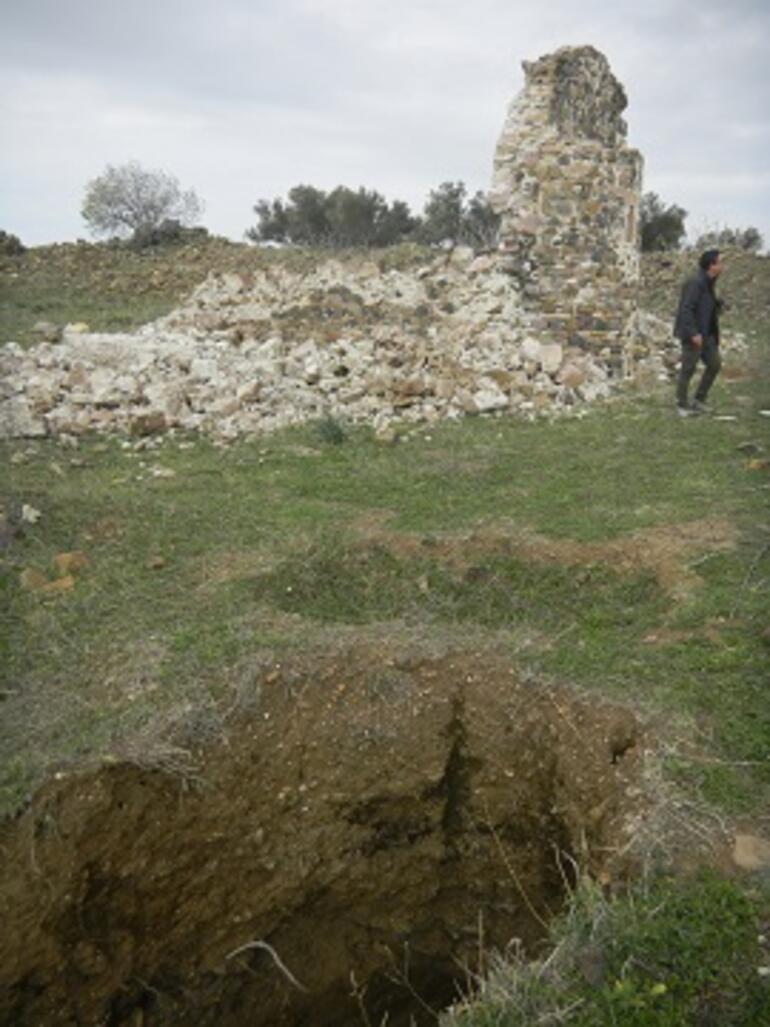 250 yıllık manastır şapeli defineci kazıları nedeniyle yıkıldı