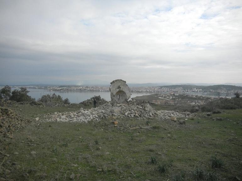 250 yıllık manastır şapeli defineci kazıları nedeniyle yıkıldı