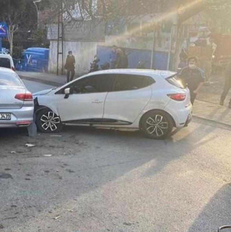 Sanatçı Emre Altuğ trafik kazası yaptı