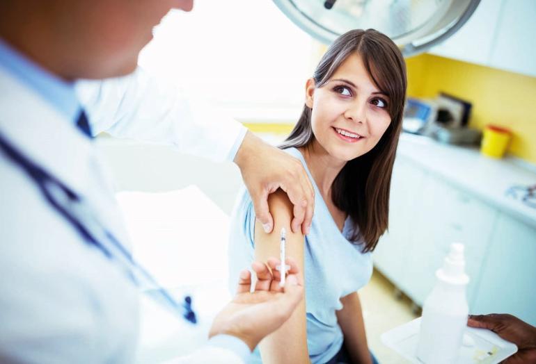 Gazeteciler de öncelikli aşı kapsamına alınmalı