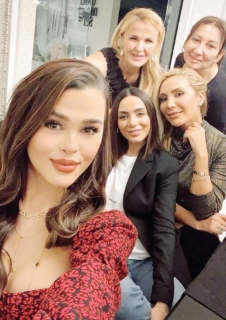 Aslıhan Karalar'dan annesine doğum günü sürprizi
