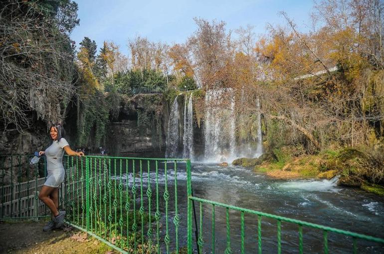 Düden Şelalesi, son yağmurlarla çağladı