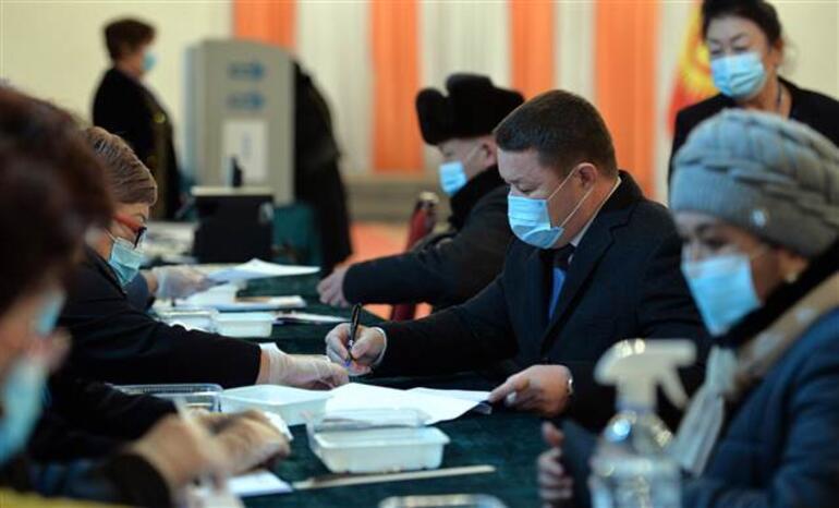 Kırgızistan'da halk sandık başına gitti