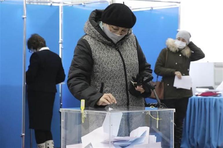 Kazakistan’da halk, parlamento seçimleri için oy kullanmaya başladı