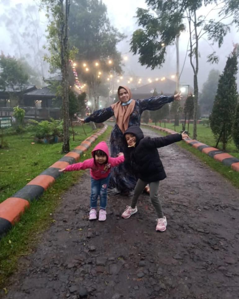 Endonezyalı annenin düşen uçaktan paylaştığı son fotoğraf üzüntü yarattı