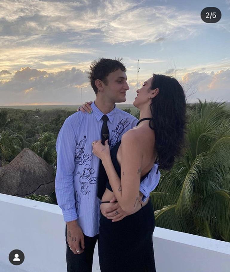 Takipçilerinden eleştiri geldi: Bu elbise hiç olmadı