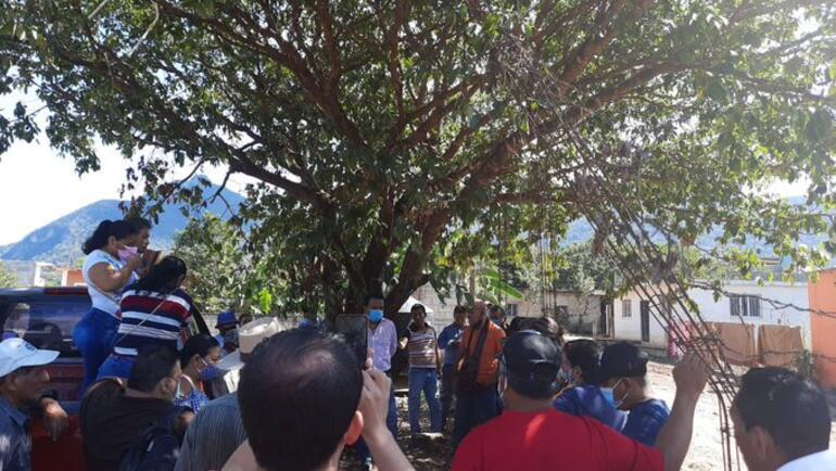 Meksika’da şoke eden bir olay yaşandı... Chiapas eyaletinde kaliteli hizmet vermeyen Belediye Başkanı ağaca bağlandı