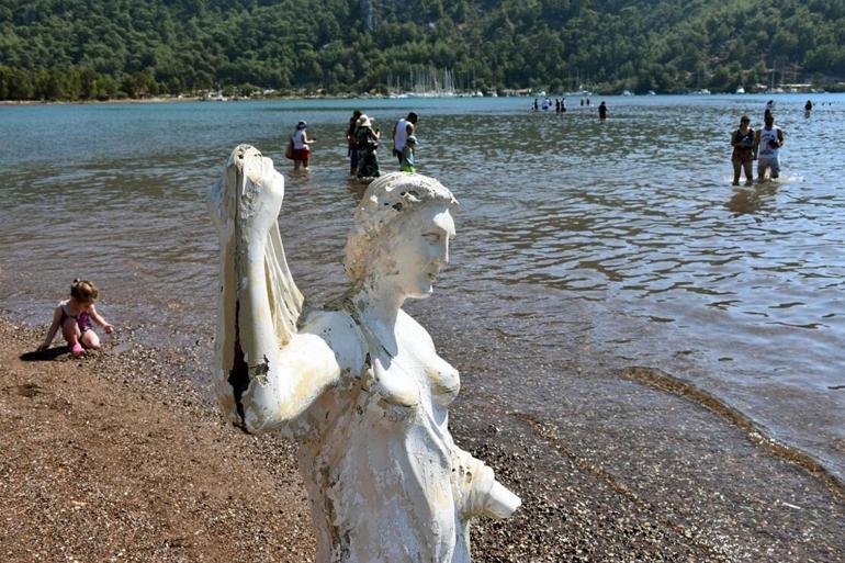 Turistler tarafından tahrip edilen eserler... Listede Türkiye'den de bir yer var