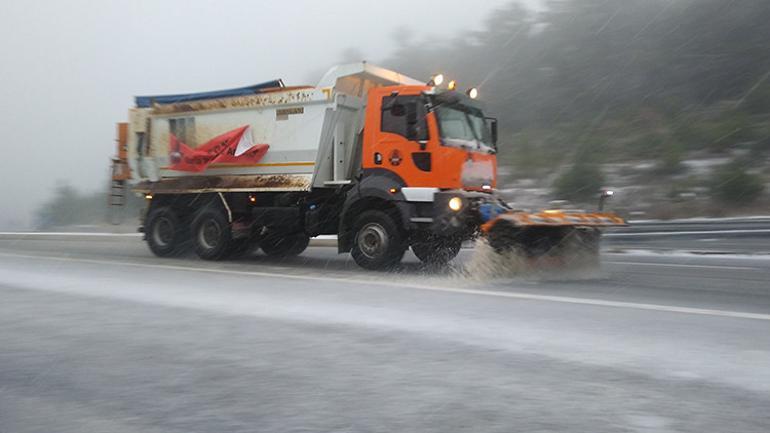 İzmir'de kar yağışı sürprizi