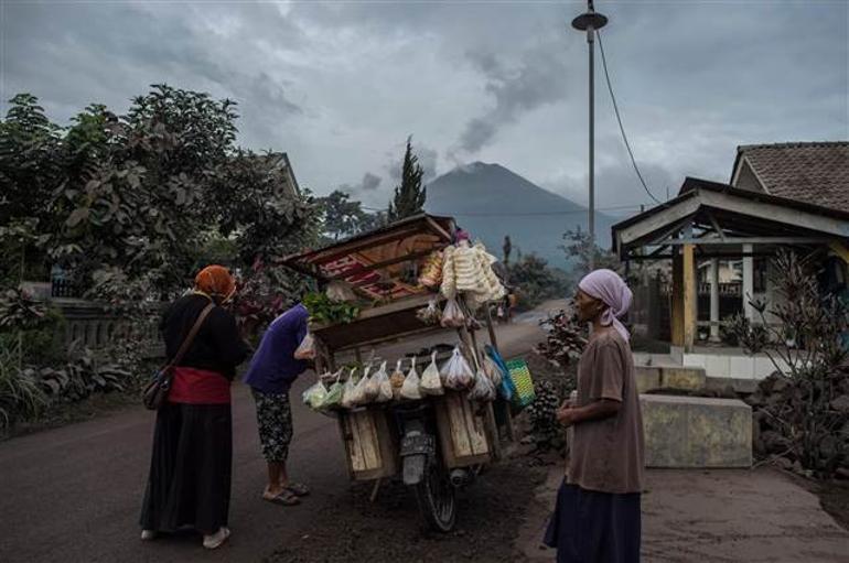 Endonezya'daki Merapi Yanadağı tekrar faaliyete geçti