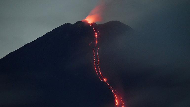 Endonezya'daki Merapi Yanadağı tekrar faaliyete geçti