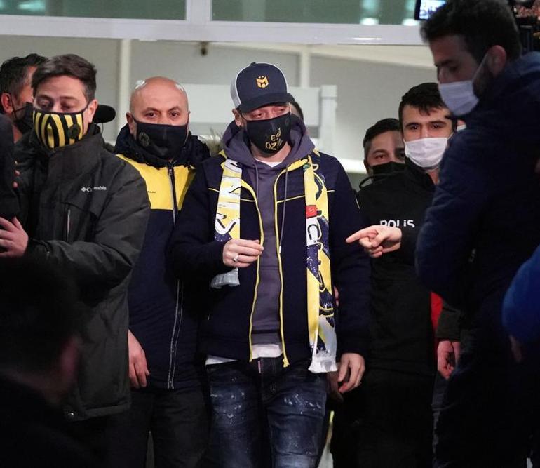 Son Dakika | Fenerbahçe'nin yeni transferi Mesut Özil, İstanbul'a geldi! 312 bin kişi...