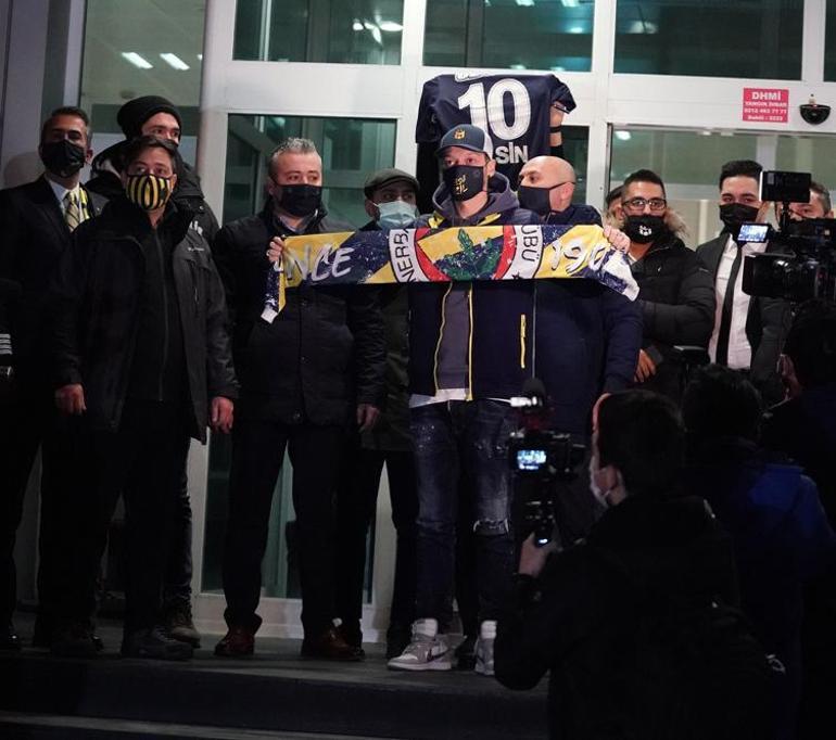 Son Dakika | Fenerbahçe'nin yeni transferi Mesut Özil, İstanbul'a geldi! 312 bin kişi...