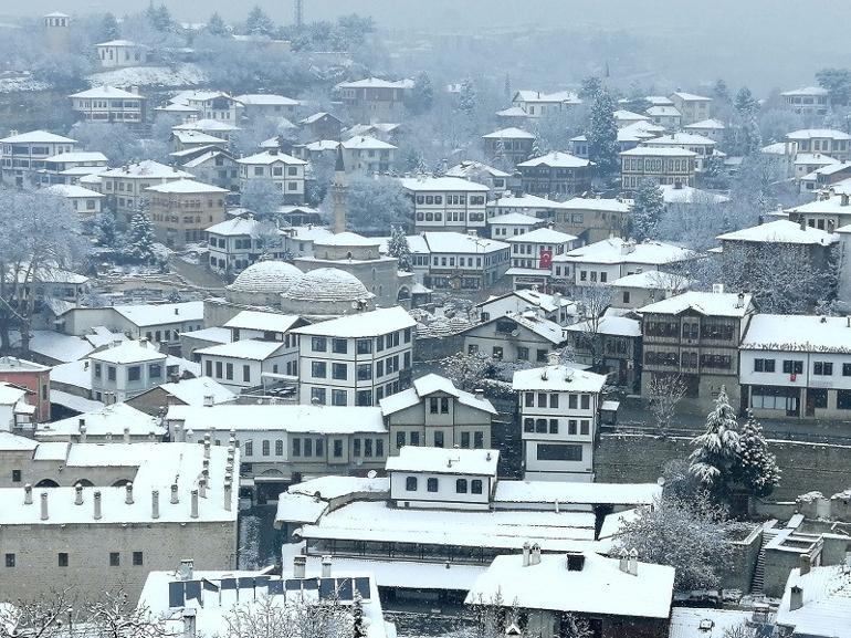 Safranbolu'da 'kar' güzelliği... Harika görüntüler ortaya çıktı